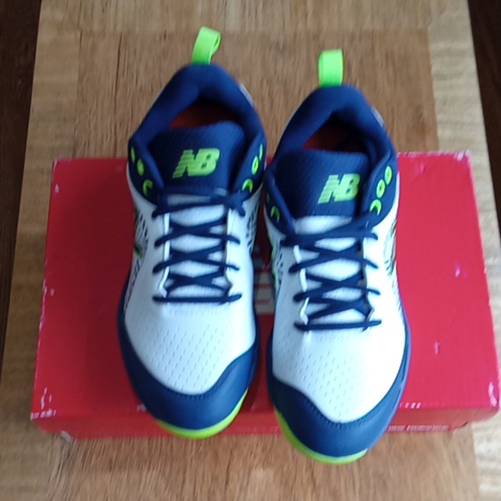 New Balance women's softball cleats-NEW